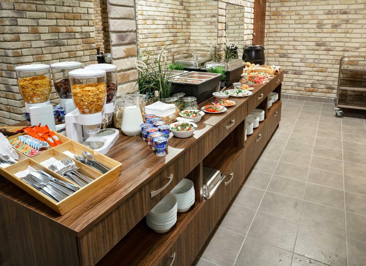 Hotel Люблин Екстериор снимка